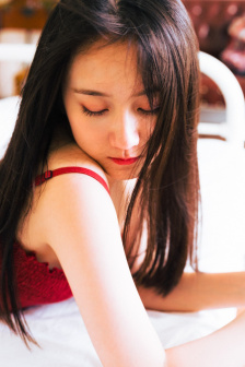 十八岁女下面流水图片